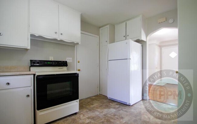 Foto del edificio - Discover this 3-bedroom, 1-bath home in Omaha, NE,