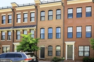 Building Photo - 719 Parkside Pl NE