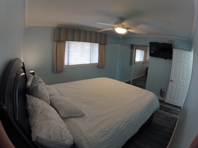 Building Photo - 868 Bayway Blvd