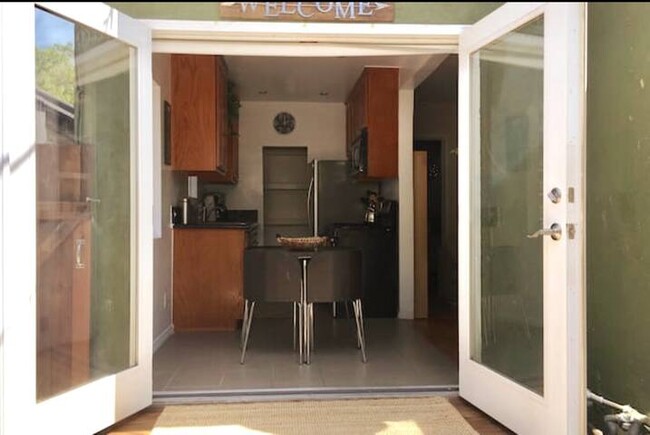Patio/ Kitchen - 347 Rose Ave