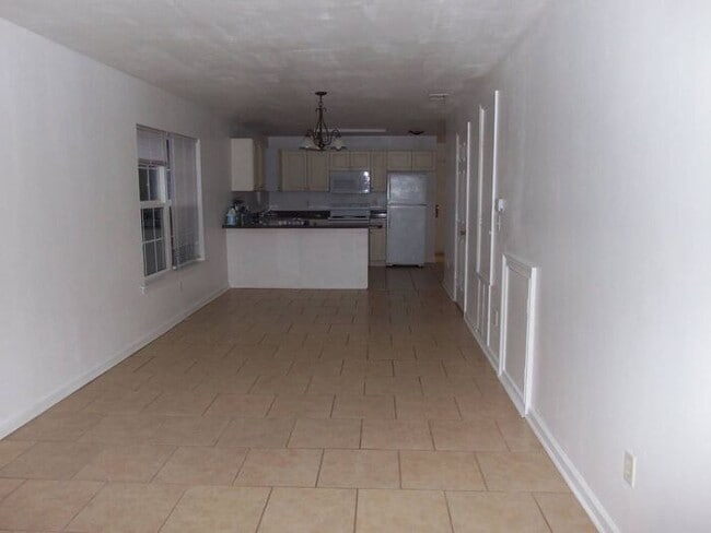 Building Photo - 3 Bedrooms 2.5 Baths Townhome Available Now
