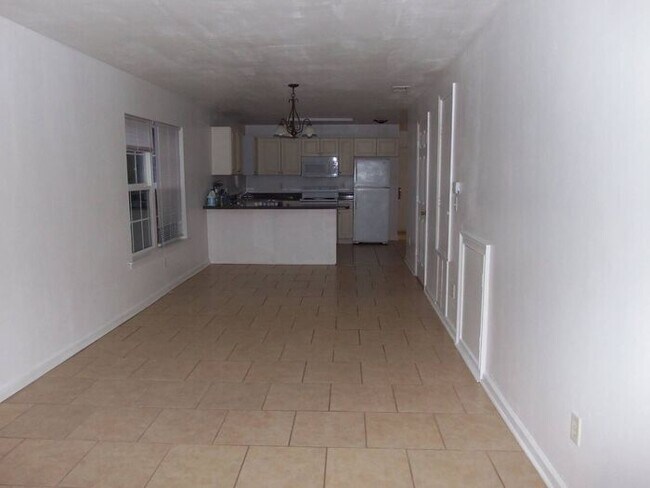 Foto del edificio - 3 Bedrooms 2.5 Baths Townhome Available Now