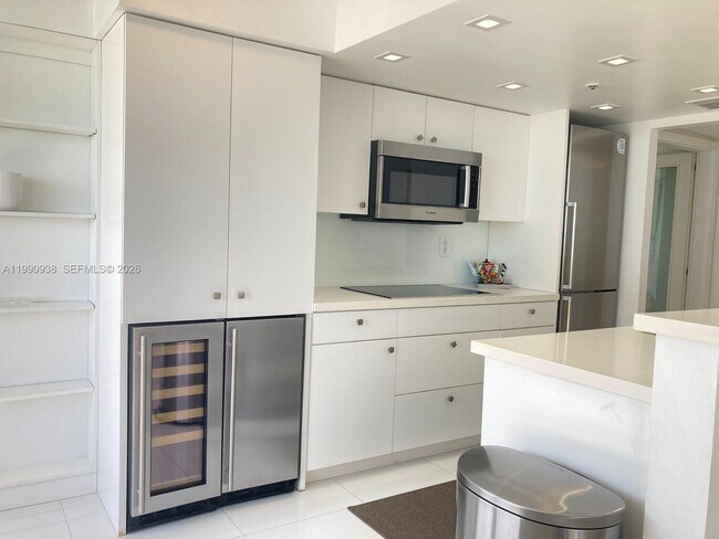 Foto del edificio - 2555 Collins Ave