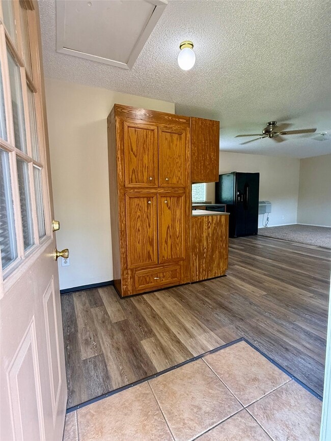 Building Photo - 17903 Strack Dr