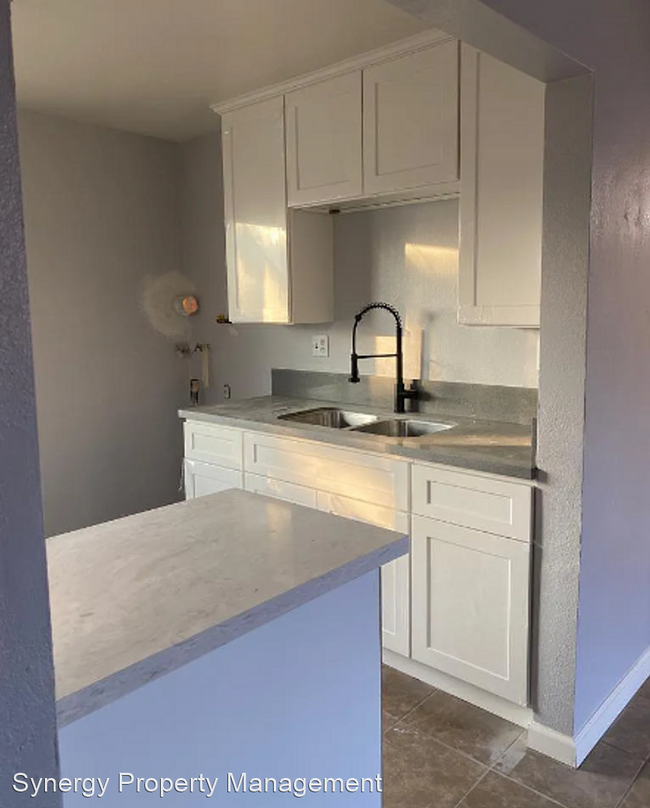 Building Photo - 2 br, 1 bath House - 327 Dobrusky Drive