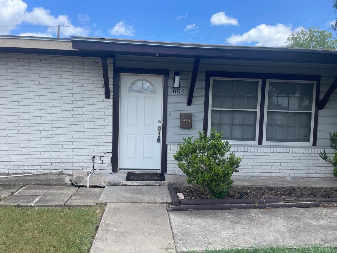 Foto principal - 1604 Yale Ave