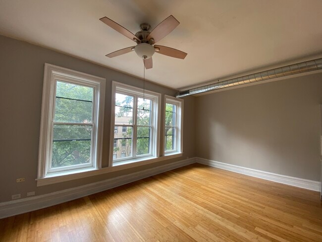 Building Photo - 2719 N Pine Grove Ave