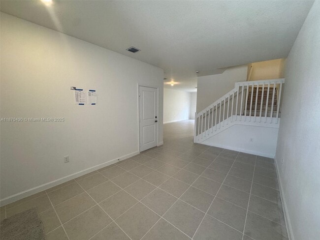 Foto del edificio - 2439 SE 28th St