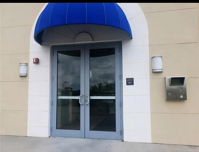 Code Entry - 8111 Lakewood Main St