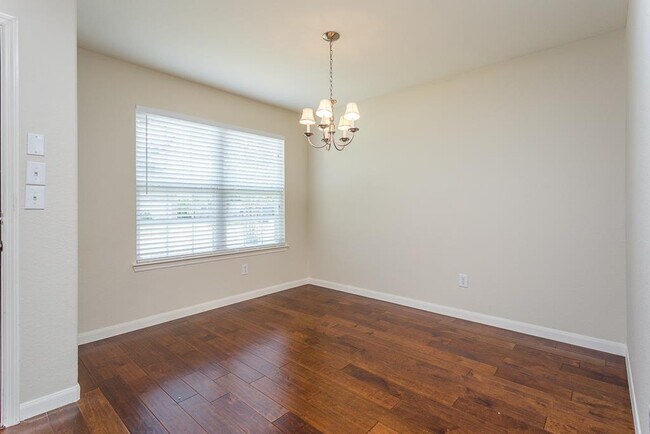 Foto del edificio - 8438 Resada Park Ln