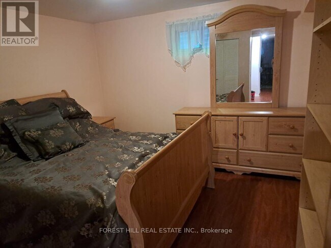 Photo du bâtiment - 1706 Blackbird Dr