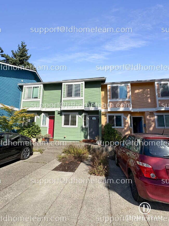 Building Photo - "Charming 2-Bed Townhouse with Gleaming Hardwood Floors in Vibrant Seattle Neighborhood"