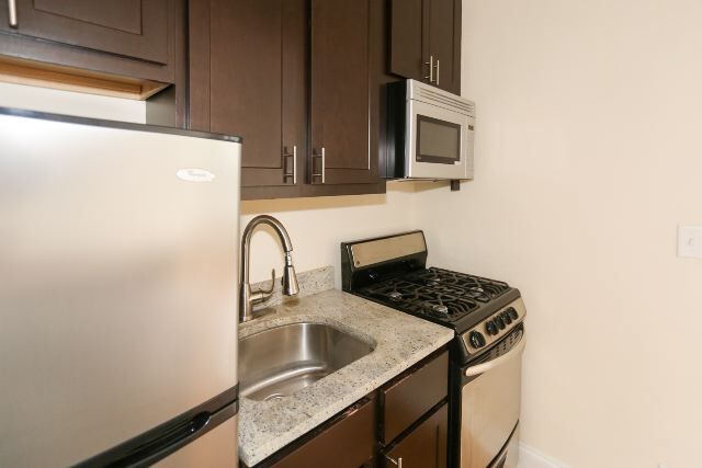Building Photo - 4644 N Paulina St
