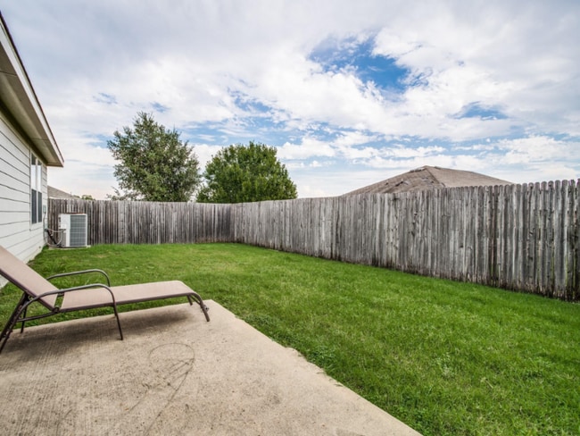 Building Photo - 1618 Duet Dr