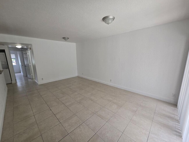 Building Photo - 1161 Golden Lakes Blvd