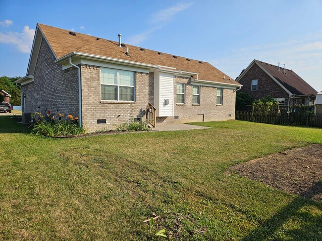 Foto del edificio - 403 Persimmon Dr