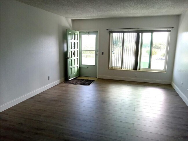 Foto del edificio - 2359 Finlandia Ln