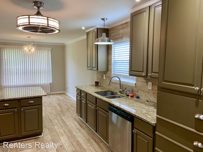 Building Photo - 3 br, 2 bath House - 226 Silver Breeze Ct.