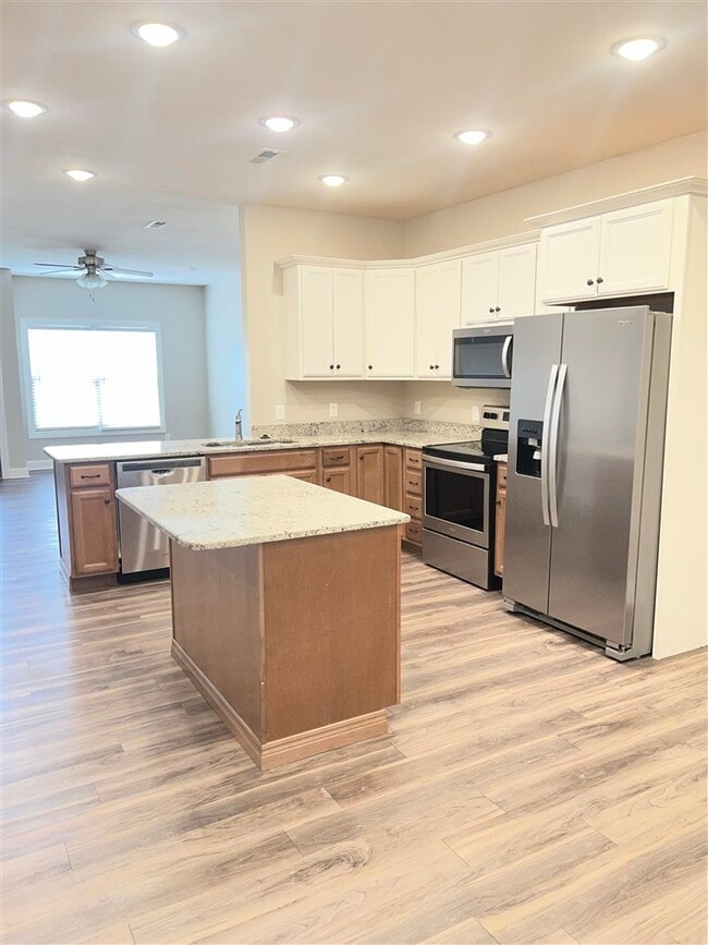 Foto del edificio - 1126 Springfield Blvd