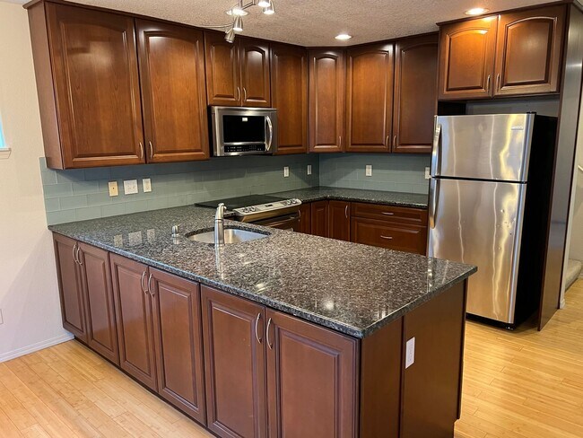 Building Photo - 16973 NW Arizona Drive ~ Custom Upgraded K...