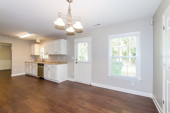 Foto del edificio - 4905 Stone Park Dr