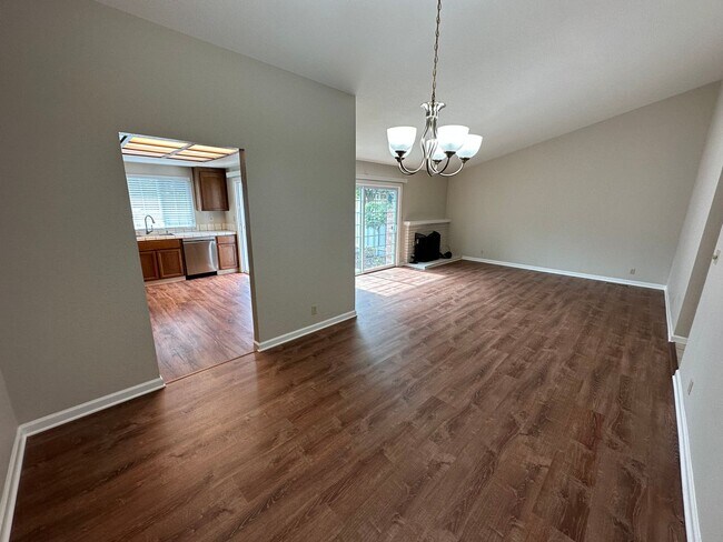 Foto del edificio - 2 Bed 2 Bath W/ 2 Car Garage In Bancroft V...