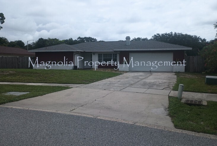 Foto principal - 6449 Rockingtree Ln