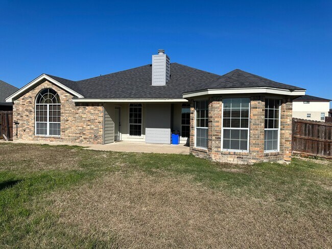 Foto del edificio - 2501 Lindsey Dr