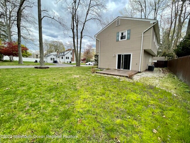Building Photo - 244 Pinecrest Rd