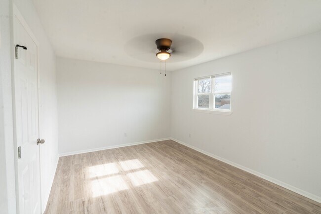 Building Photo - 1006 Harbour Avenue, Unit 2
