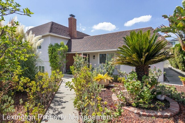 Building Photo - 4 br, 2 bath House - 9553 Woodley Ave