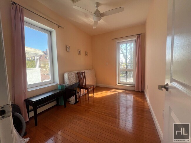 Foto del edificio - RENOVATED LUXURIOUS 3BR IN GATED BK BEACHF...