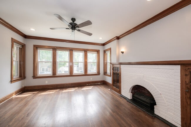 Building Photo - 3312 N Kostner Ave