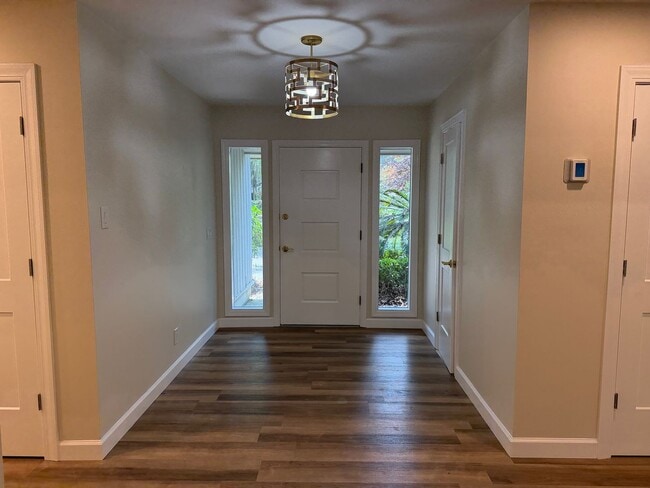 Foto del edificio - Stunning Remodeled One-Story Home - Port Royal Plantation