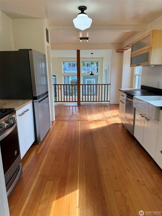 Building Photo - 3Bd/1.75Ba Seattle House