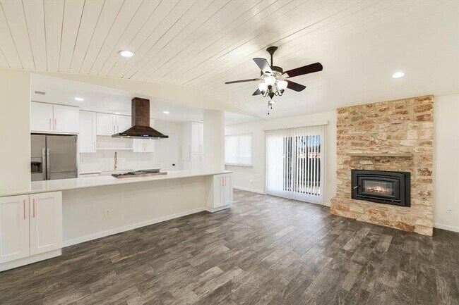 Foto del edificio - 7202 Teaberry Dr