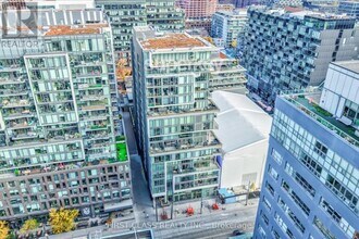 Building Photo - 95 Bathurst St