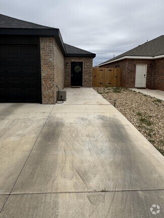 Building Photo - 5709 Kemper St