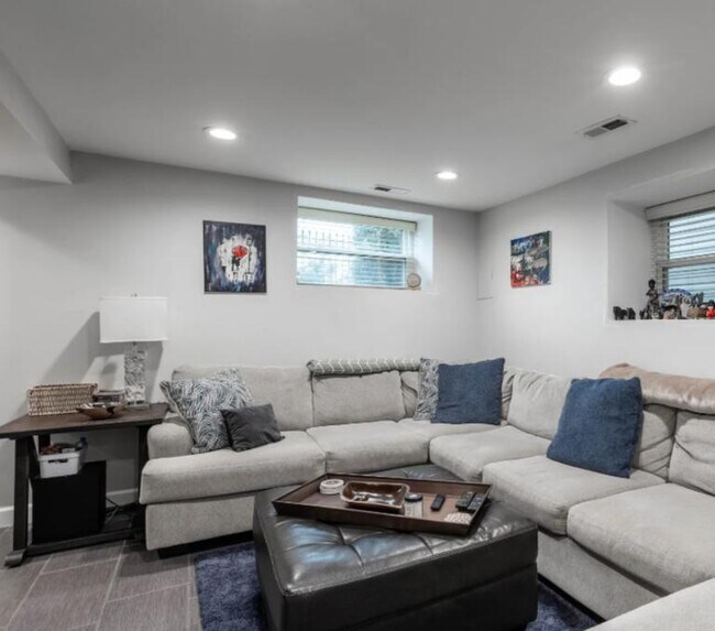 Foto del edificio - 2651 W Armitage Ave