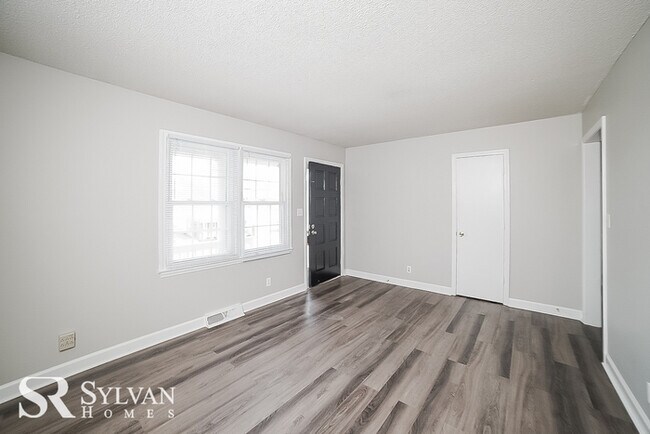Building Photo - This house is a must-see! Sweet 3BR, 2BA b...