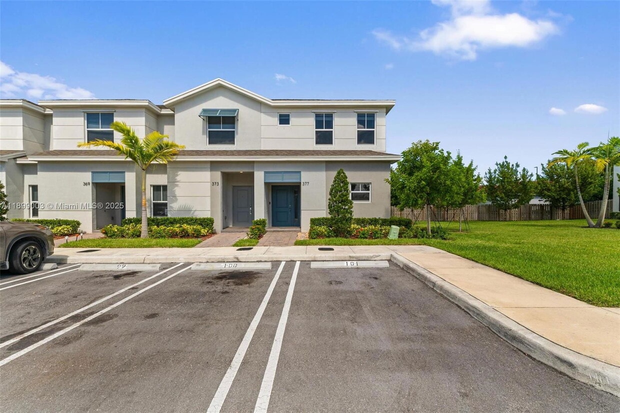 Primary Photo - 377 E Palm Dr
