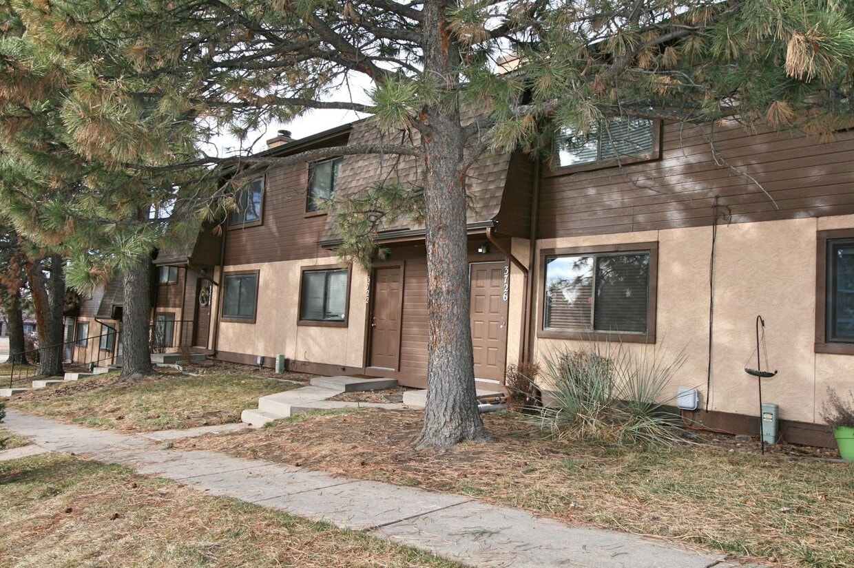 2 Bedroom Townhouse Located in Northeast Colorado Springs! - 2 Bedroom Townhouse Located in Northeast Colorado Springs!