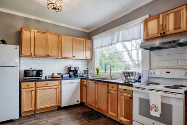 Building Photo - 414 N Holladay