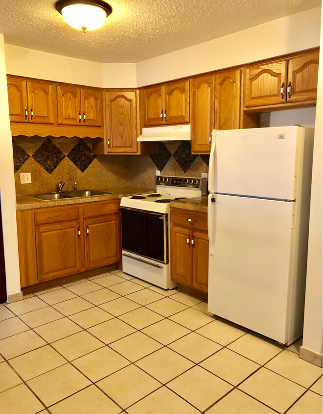Primary Photo - 308 N Larkin Ave