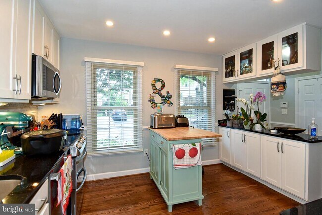 Building Photo - 5433 Grove Ridge Way