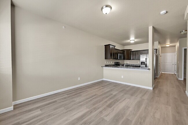 Foto del edificio - $1,995-3 Bed 3.5 Bath townhome in CO Sprin...