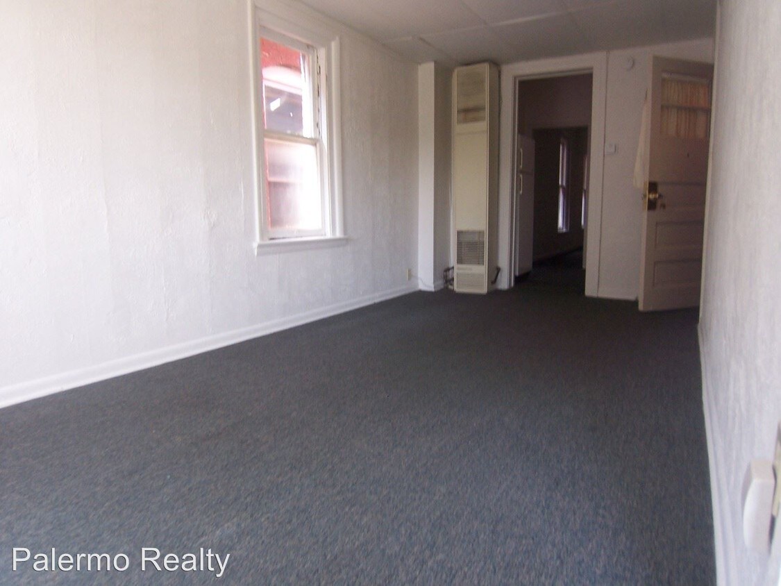 Primary Photo - 420 W 8th St