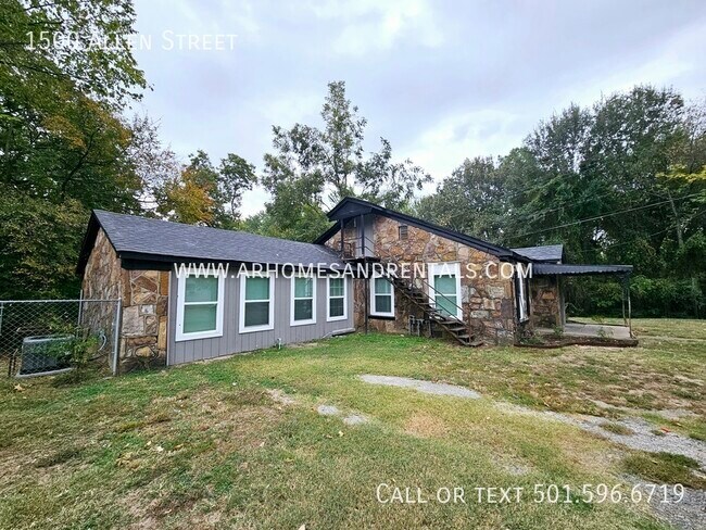 Building Photo - 1500 Allen Street | $1195 | 4 beds, 1 full...