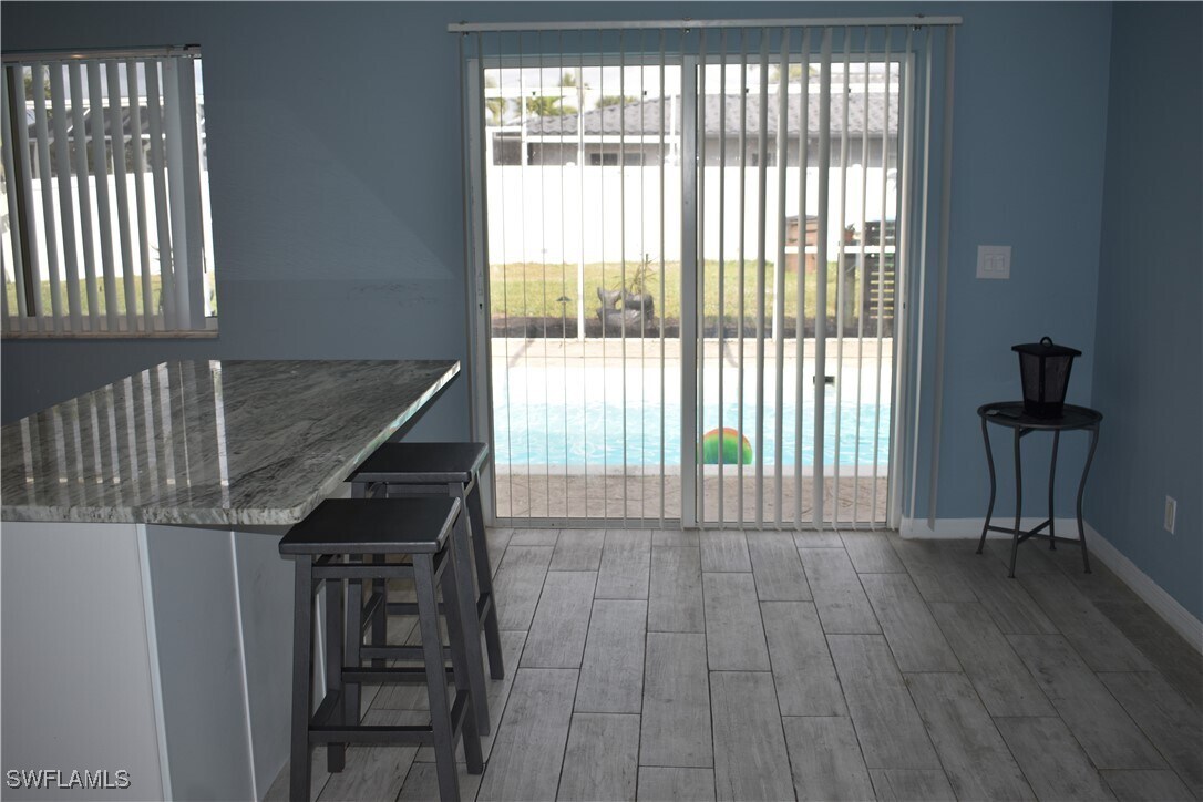 Foto principal - 2443 SE 28th St