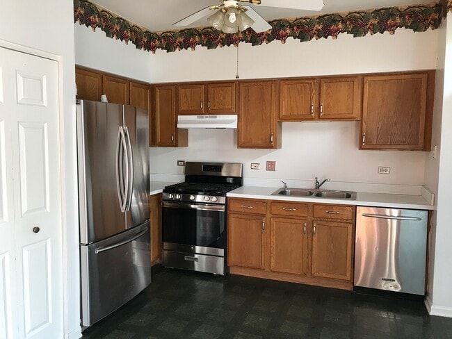 Building Photo - 2812 Wheatland Ct